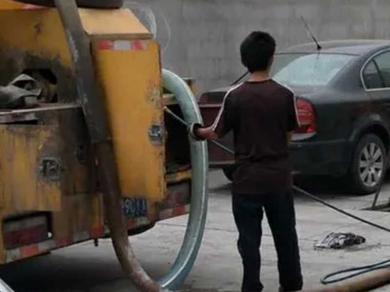 哈尔滨红旗大街饭店隔油池清理，渗水井清掏服务。
